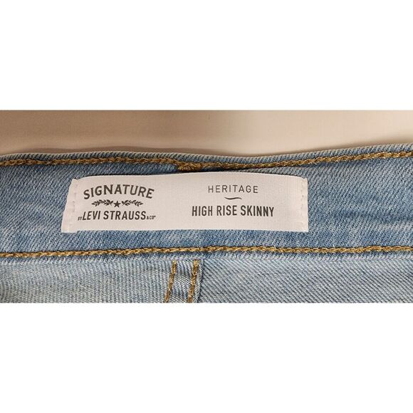 Signature by Levi Strauss Totally Shaping Pull-on Skinny Jeans Size 8 - Picture 4 of 6